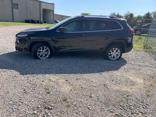 2016 Jeep Cherokee Latitude - Exterior Side Driver Image